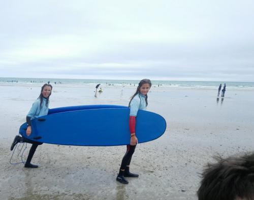 Surf en campamento de verano en Irlanda